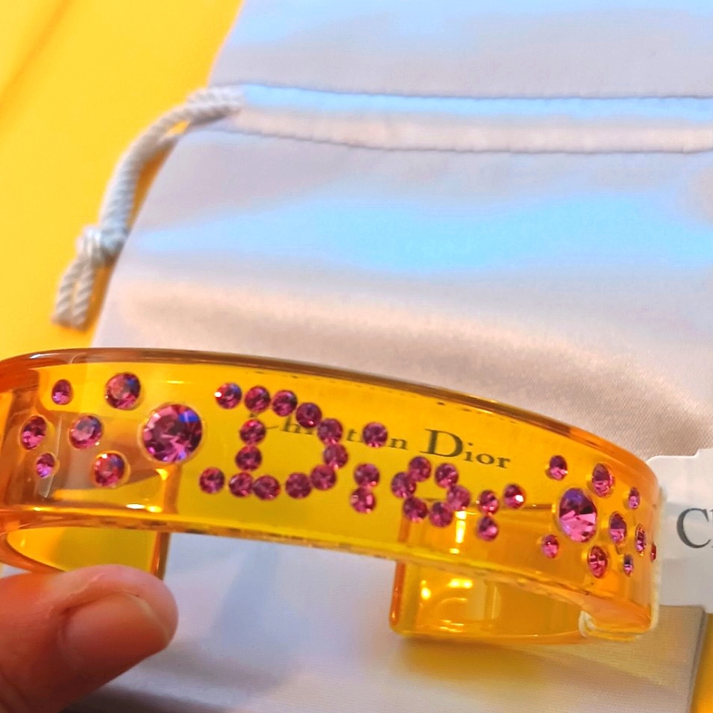 💛 Christian Dior Yellow Acrylic Cuff Bracelet w/Pink Rhinestones NWT! - Picture 4 of 15